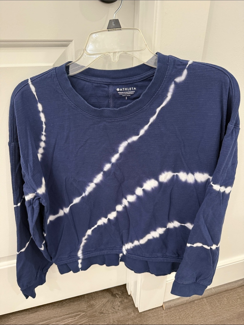 Athleta Navy and White Tie-Dye Cropped Sweatshirt